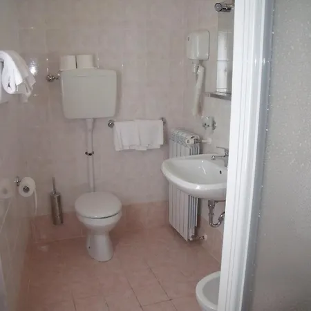 Noce Hotell 2*